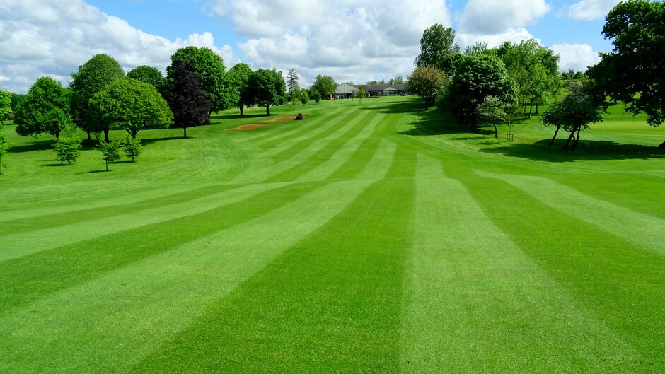 The 18th fairway back to the clubhouse | Lutterworth Golf Club